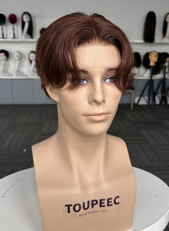 men's hairstyle parted in the middle