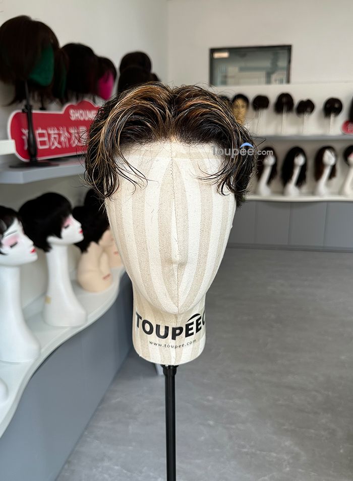 men's hairstyle parted in the middle
